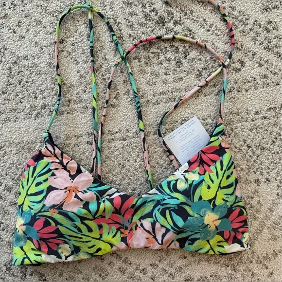 NWT O’Neill Bella Huntington Bikini Top - Picture 2 of 10